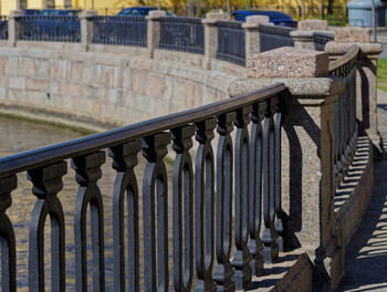 Bends of embankments and rivers in cast-iron fences.
