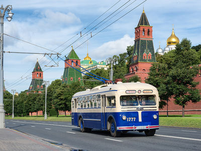 Живая история. Ретротранспорт на улицах Москвы.