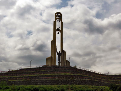Памятники