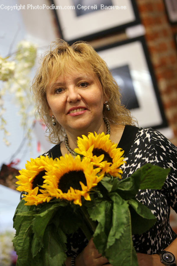 People, Person, Human, Flower, Flower Arrangement, Flower Bouquet, Floral Design