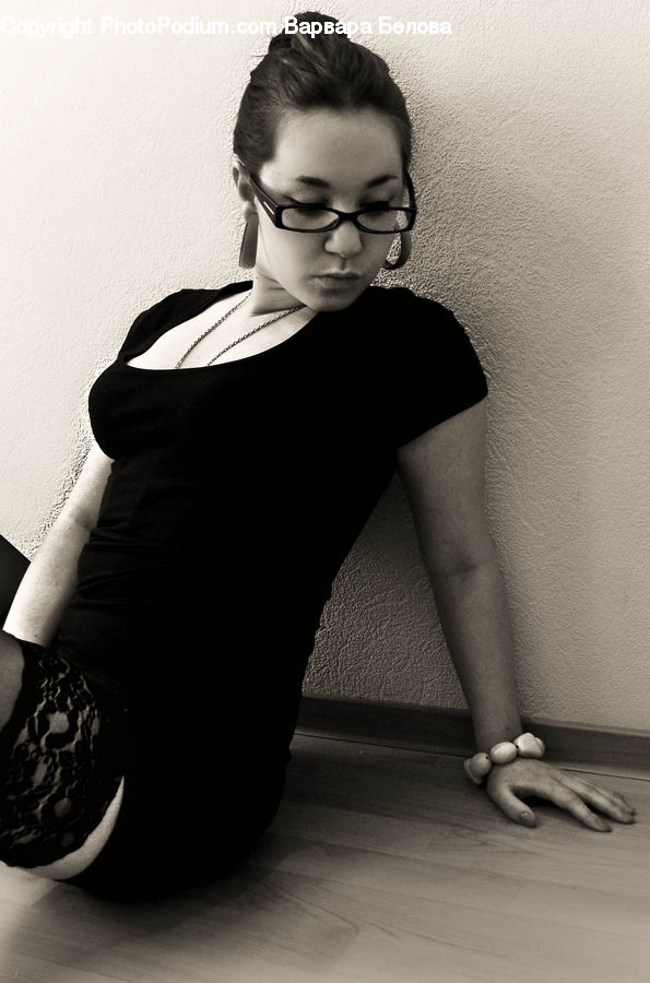 People, Person, Human, Footwear, Shoe, Female, Apparel
