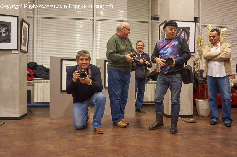 Human, People, Person, Plant, Potted Plant, Speech, Camera
