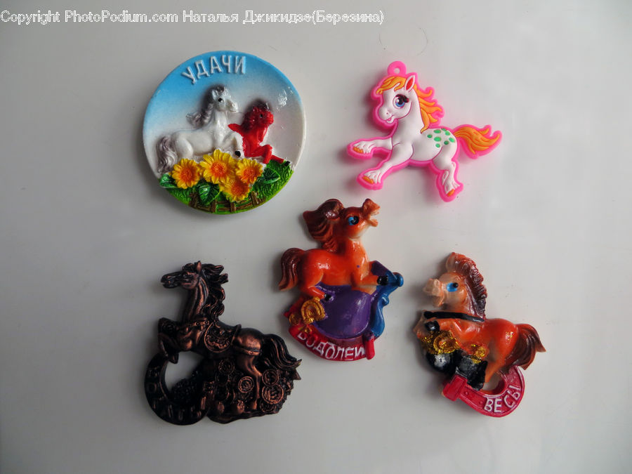 Cookie, Food, Figurine, Ornament, Toy, Dish, Plate
