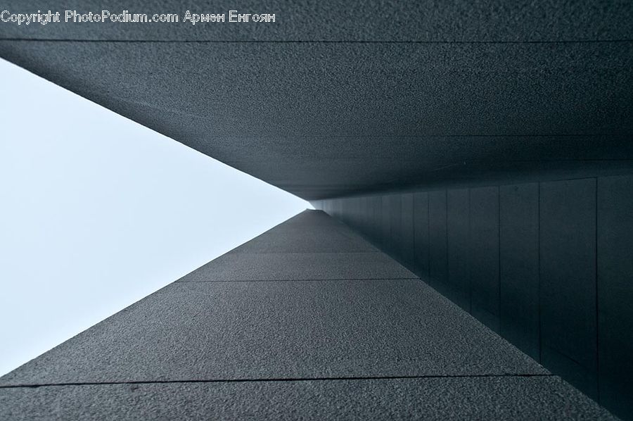 Corridor, Triangle