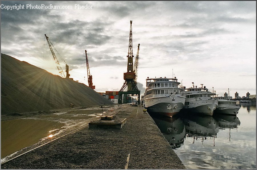 Constriction Crane, Boat, Yacht, Cruise Ship, Ferry, Freighter, Ship