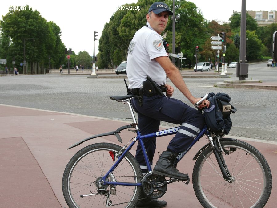 People, Person, Human, Bicycle, Bike, Vehicle, Intersection