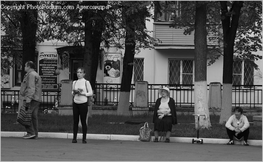 Human, People, Person, Shorts, Leisure Activities, Walking, Performer
