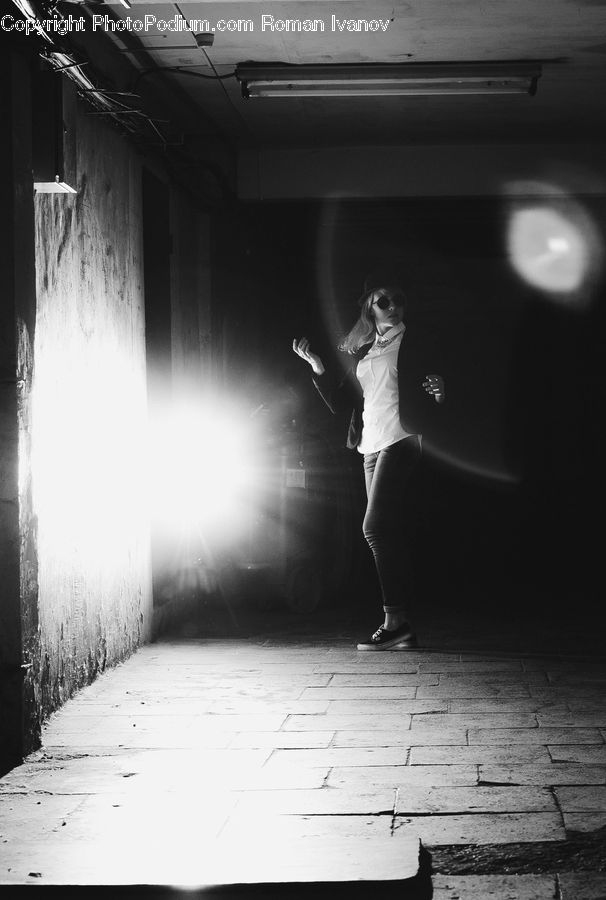 Dance, Dance Pose, Performer, Person, Tunnel, Female, Portrait