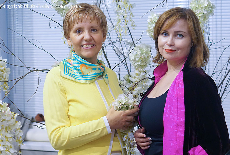 People, Person, Human, Flower, Flower Arrangement, Flower Bouquet, Leisure Activities