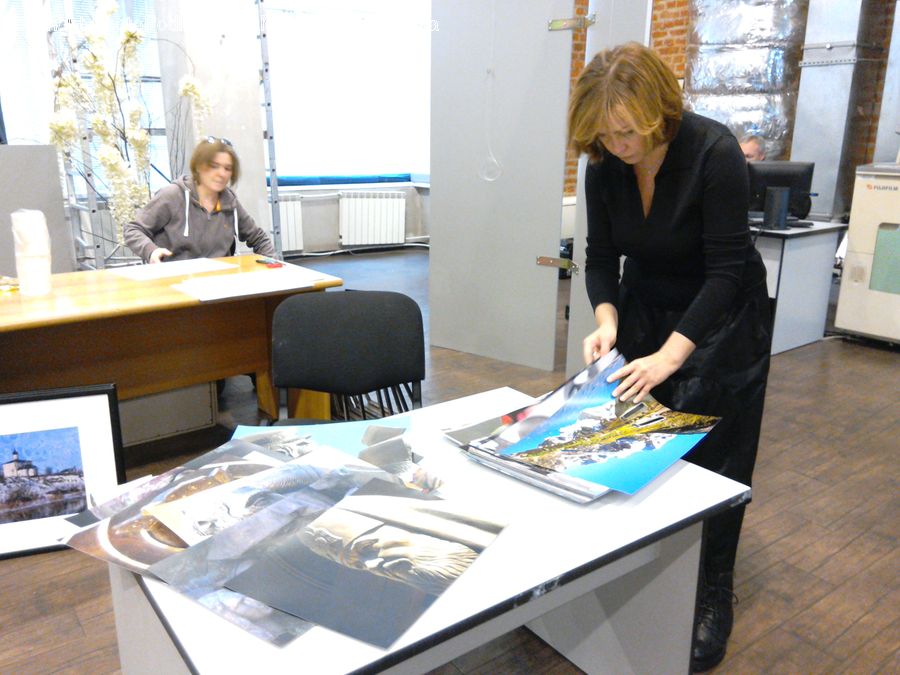People, Person, Human, Desk, Furniture, Table, Worker