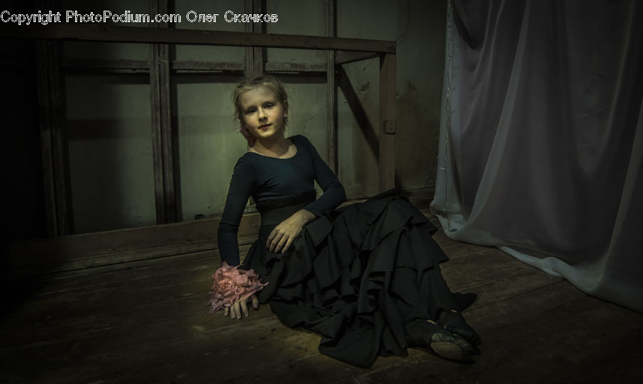 People, Person, Human, Crawling, Female, Invertebrate, Sea Anemone