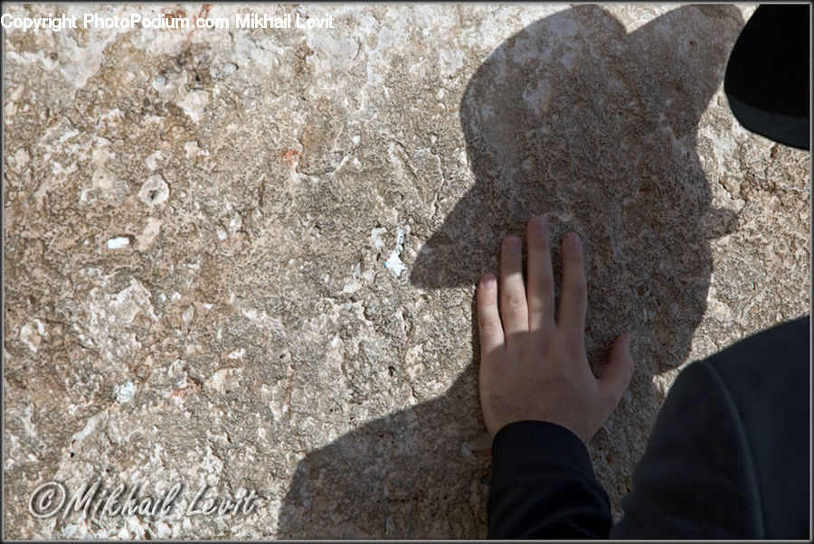 Toe, Finger, Hand, Outdoors, Sand, Soil, Glasses
