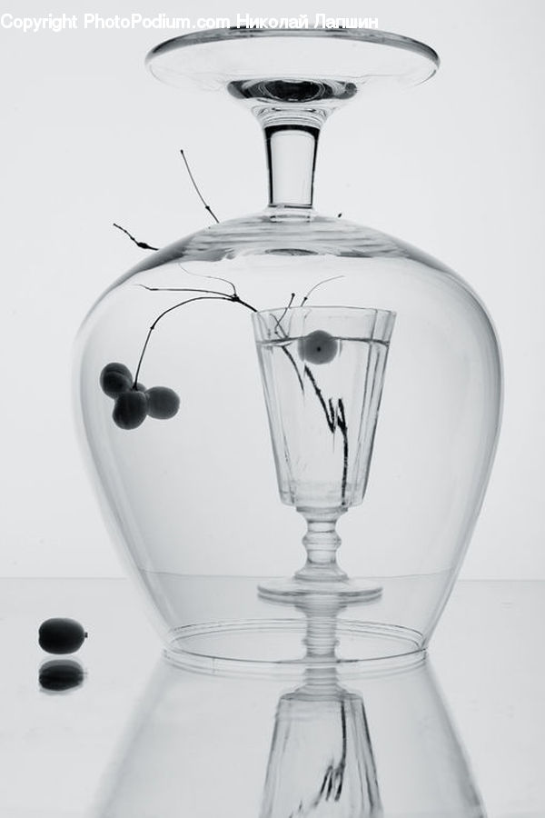 Glass, Perfume, Cylinder, Shaker, Cutlery, Beverage, Wine