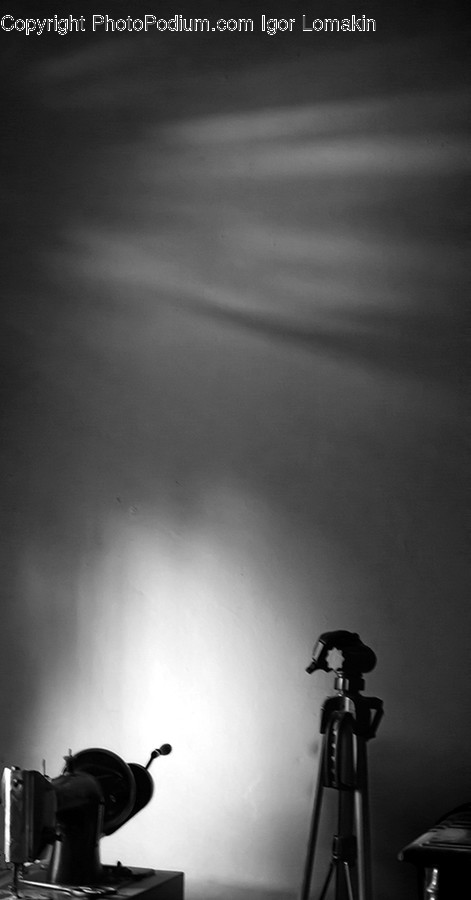 Tripod, Lighting