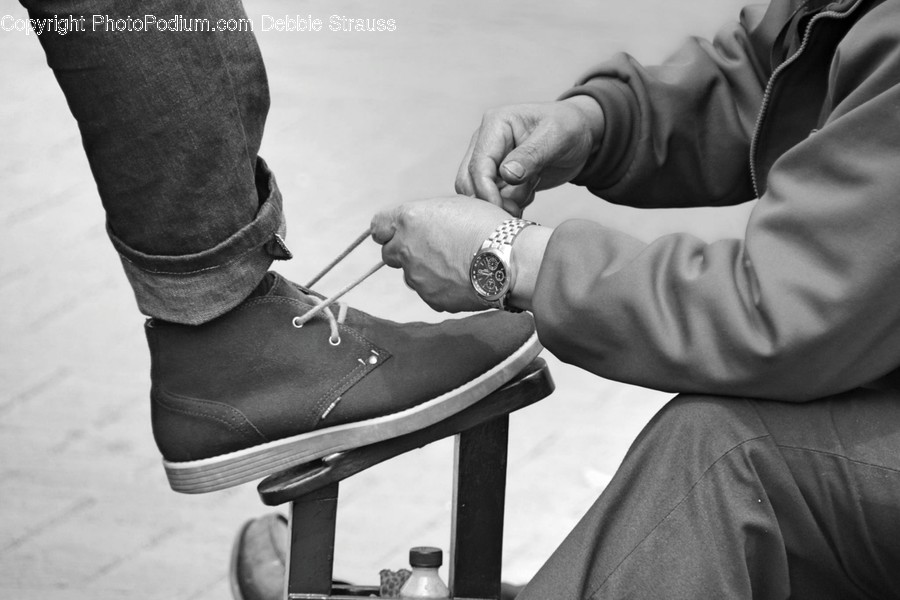 Hand, Holding Hands, Clothing, Footwear, Shoe