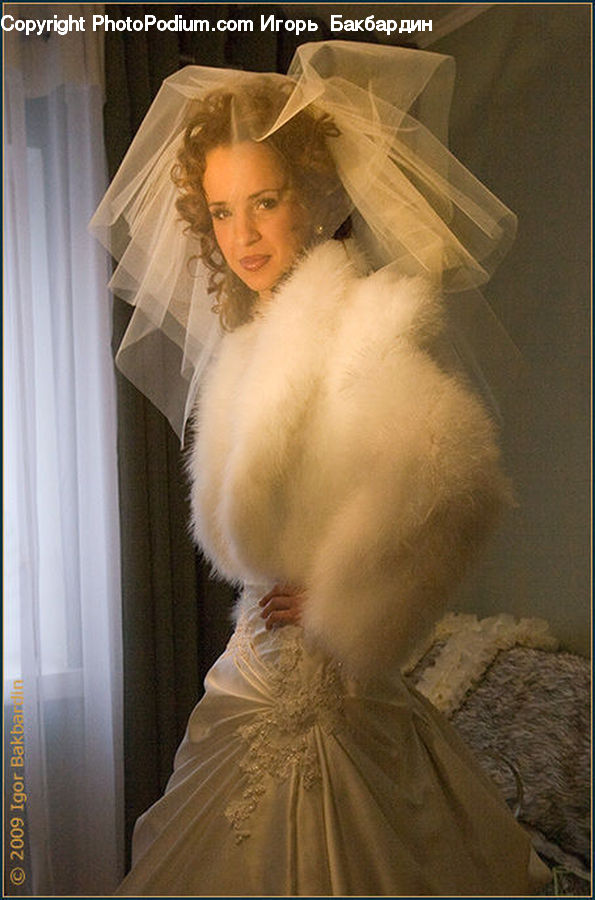 Costume, Robe, Evening Dress, Gown, Clothing, Dress, Indoors