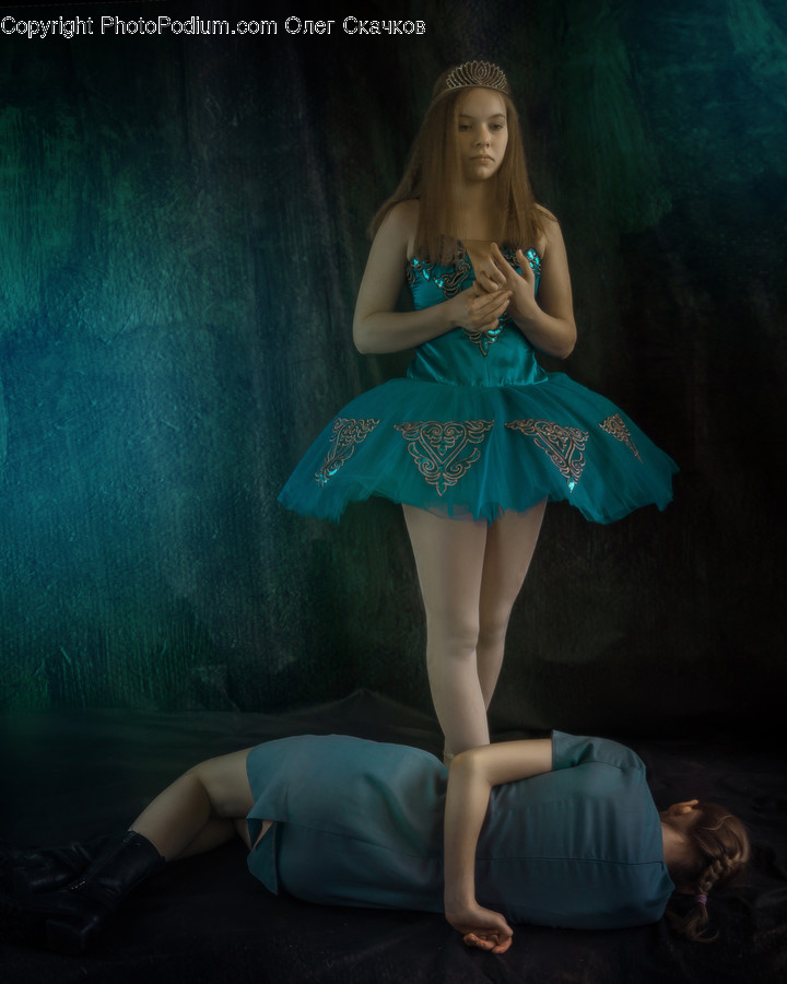 Dance Pose, Leisure Activities, Person, Human, Clothing