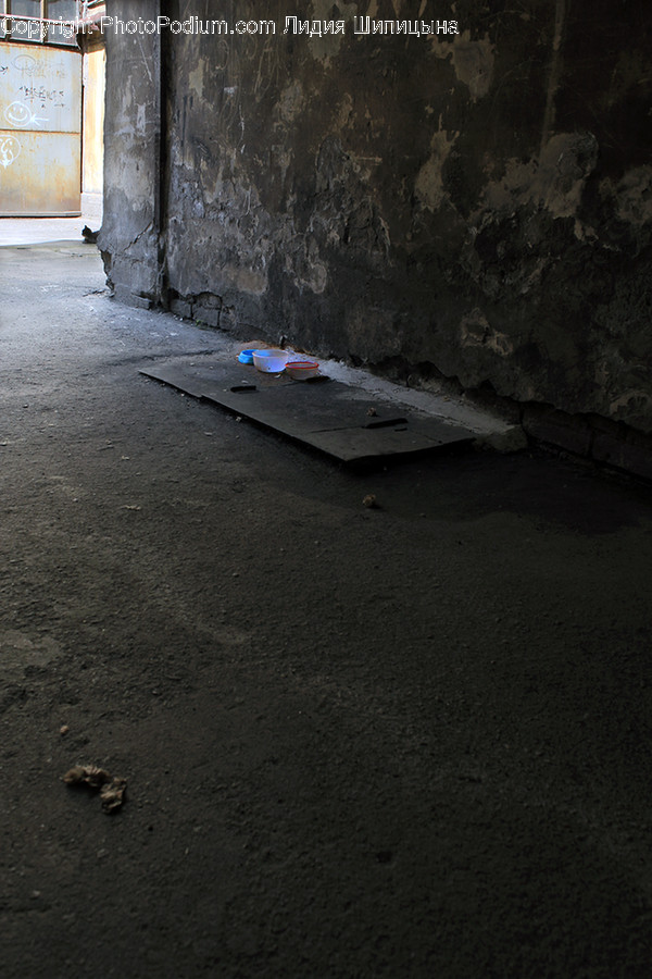 Flooring, Floor, Corridor, Concrete, Crypt