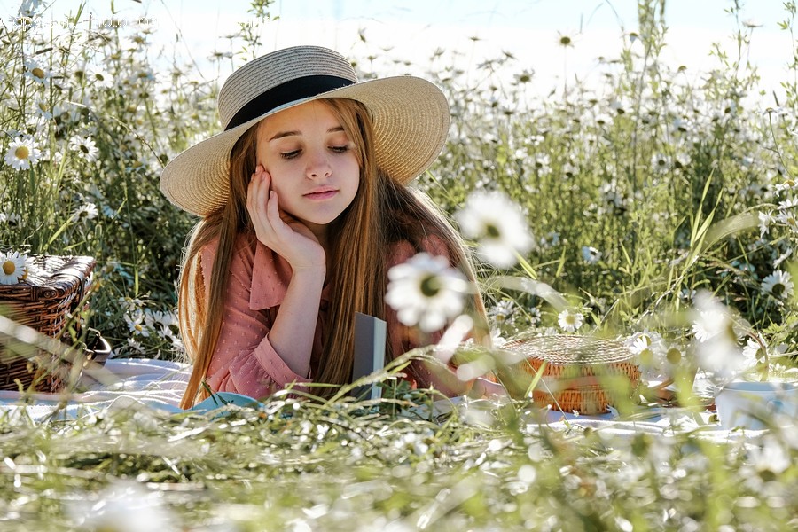Apparel, Clothing, Hat, Sun Hat, Person