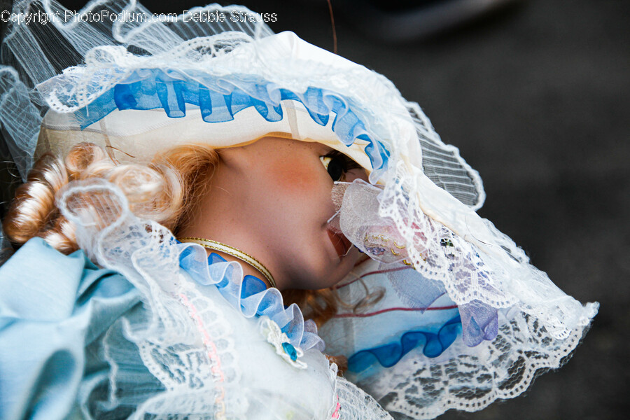 Bonnet, Clothing, Hat, Apparel, Person