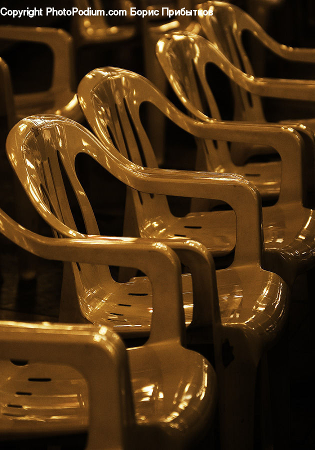 Furniture, Brass Section, Lighting, Glasses, Goggles, Alcohol, Beverage