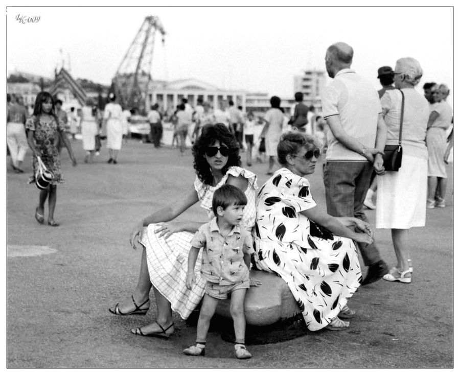 People, Person, Human, Crowd, Tourist, Female, Baby