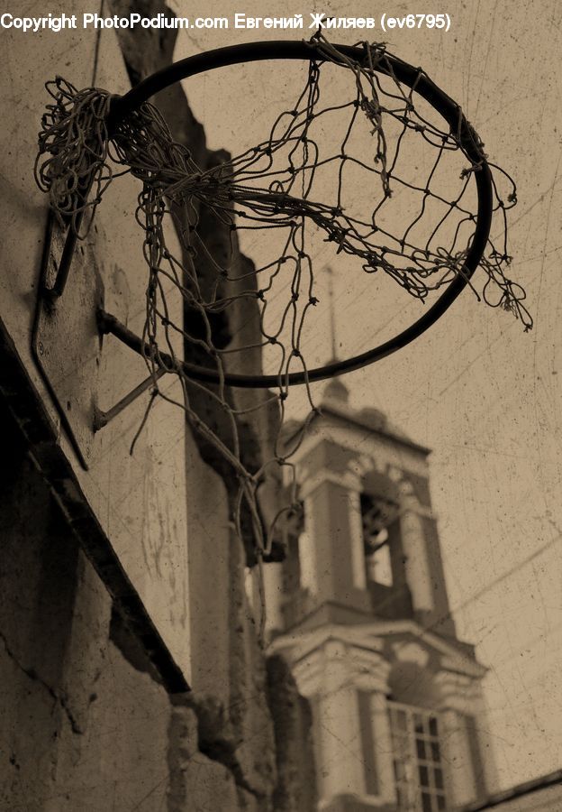 Whip, Building