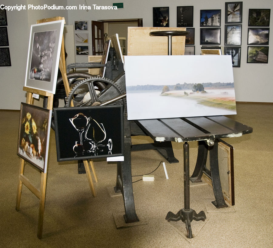 Blackboard, Desk, Furniture, Table, Dining Table, Entertainment Center