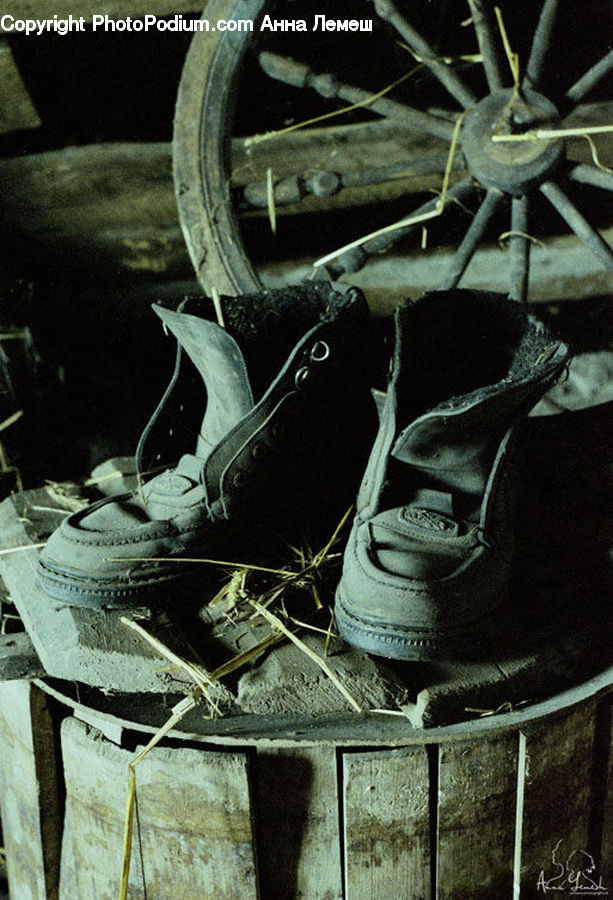 Boat, Dinghy, Rubble, Footwear, Shoe, Flagstone