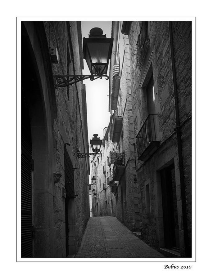 Alley, Alleyway, Road, Street, Town, Light, Traffic Light