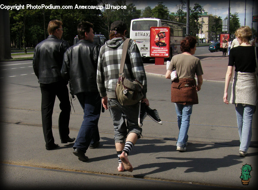 Human, People, Person, Shorts, Leisure Activities, Walking, Bus