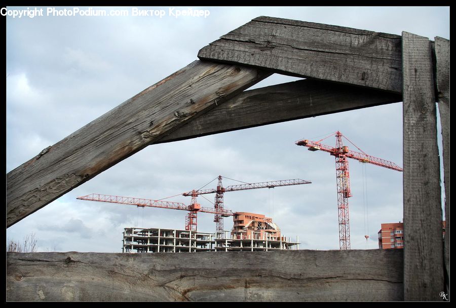 Constriction Crane, Construction