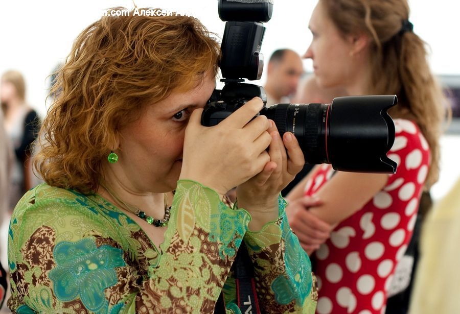 People, Person, Human, Photographer, Cell Phone, Electronics, Mobile Phone