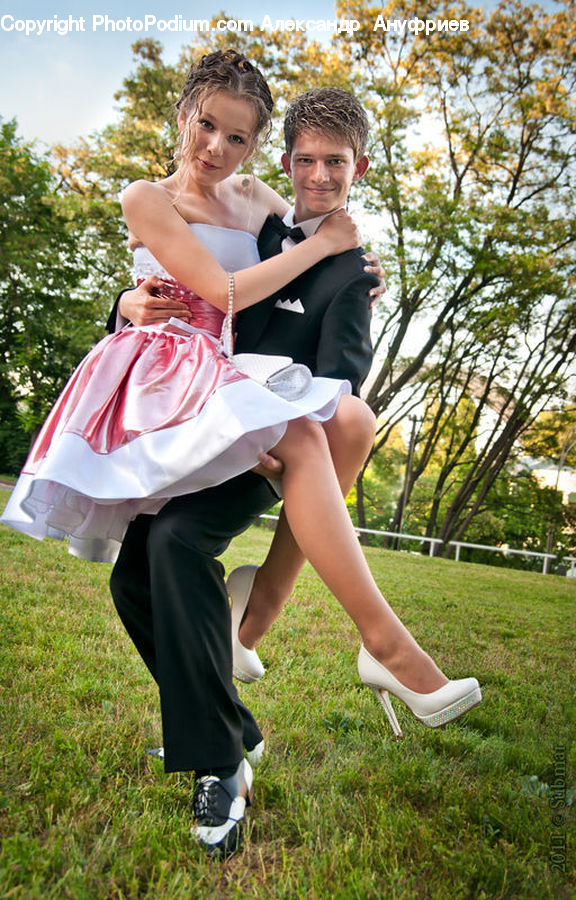 People, Person, Human, Bridesmaid, Outdoors, Hug, Kiss