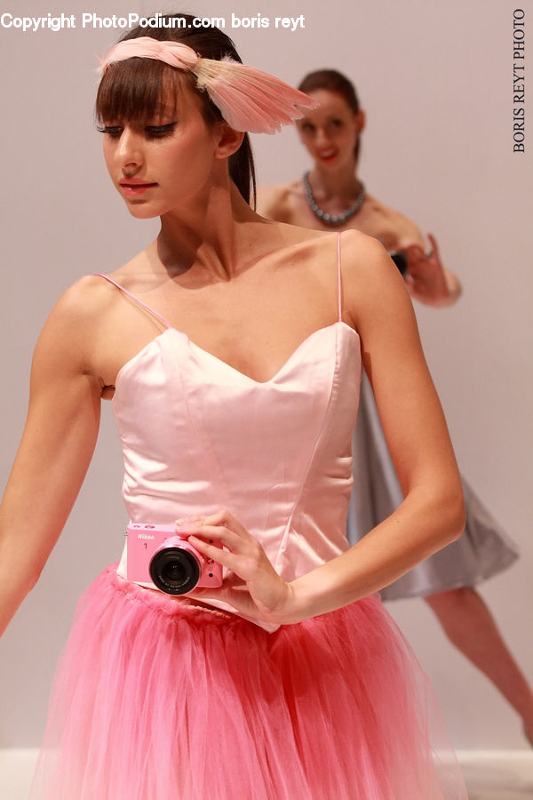 People, Person, Human, Bridesmaid, Evening Dress, Clothing, Dress
