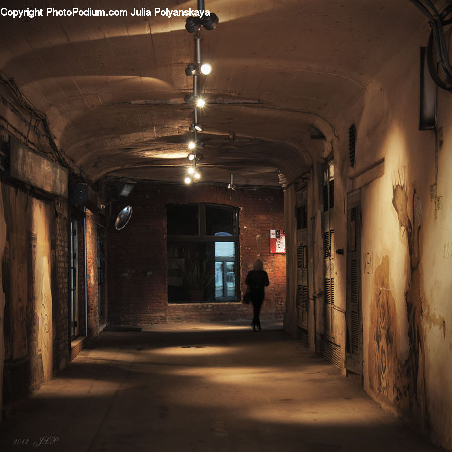 Corridor, Crypt