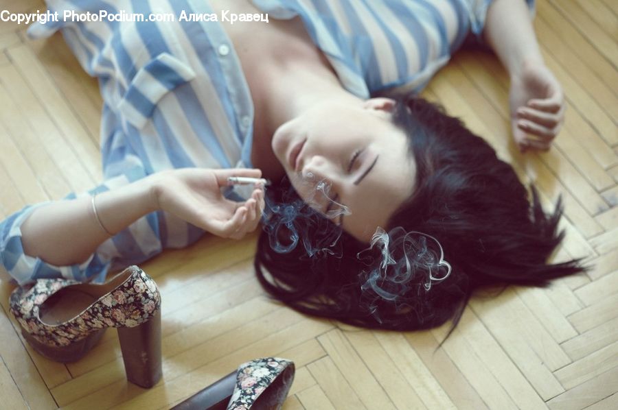 People, Person, Human, Bra, Lingerie, Underwear, Beverage