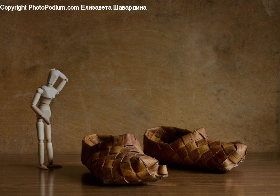 Cardboard, Toy, Paper, Robot, Footwear, Shoe, Figurine