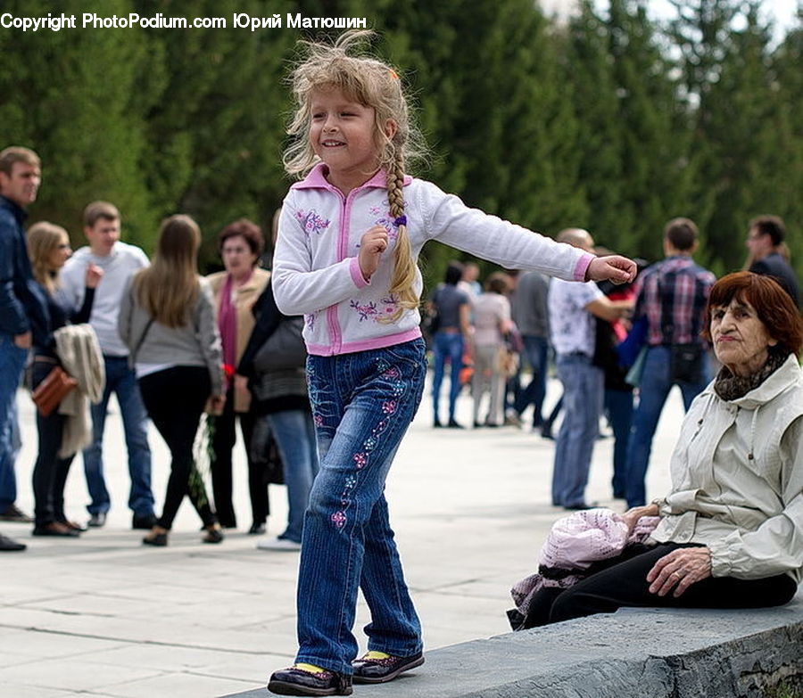 People, Person, Human, Leisure Activities, Walking, Crowd, Performer