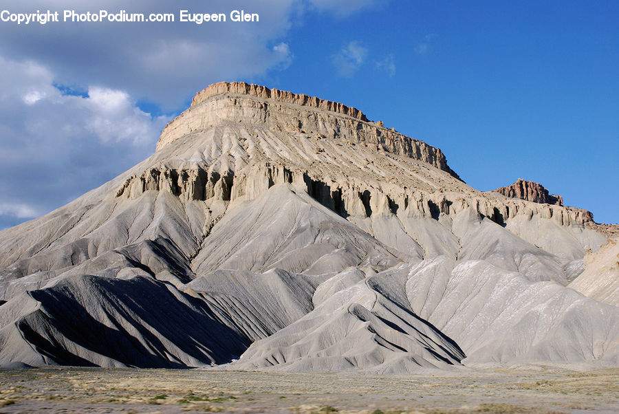 Outdoors, Plateau, Grassland, Mound, Crest, Mountain, Peak