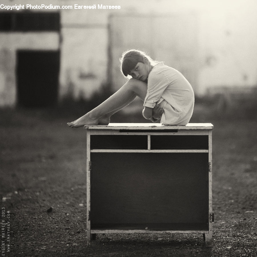 Electronics, Monitor, Screen, TV, Television, Bench, Person