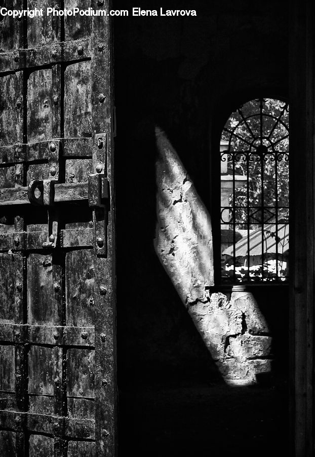 Hole, Crypt