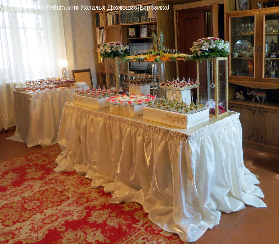 Home Decor, Linen, Tablecloth, Dining Room, Indoors, Room, Buffet