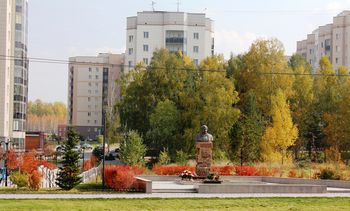 Сентябрьская панорама мемориала.