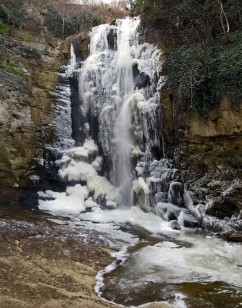 Застывшая мелодия воды