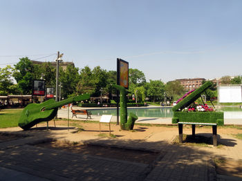 Музыка вновь слышна