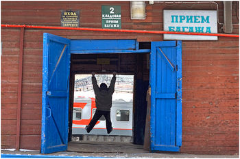 почтовый пакуется груз