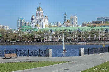 Набережная реки Исеть. Вид на Храм - на - Крови