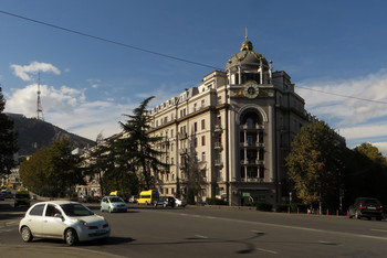 Старинные часы еще идут