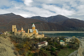 Ананури